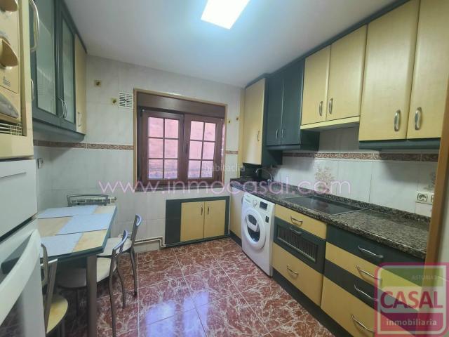 Piso en venta en Gijón, Jove. Piso totalmente reformado a 500 m de la Playa del Arbeyal, exterior y luminoso. Dispone de 3 dormitorios, salón, cocina equipada y. Pisos.