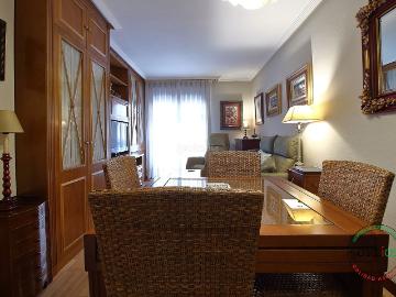 Piso en venta en Gijón, Laviada. Piso impecable con garaje y ascensor en Laviada Listo para entrar a vivir! Superficie 53 m construidos 47 m útiles.Habitaciones. Pisos.