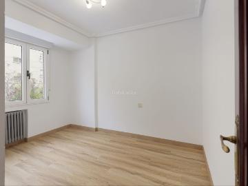 Piso en venta en Gijón, Llano. Piso REFORMADO, EXTERIOR, LUMINOSO, en venta en Calle Saavedra Gijón Te presentamos una excelente vivienda en venta en la calle Sa. Pisos.