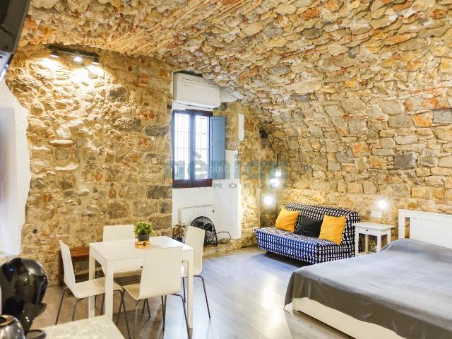 Piso en venta en Girona, Centre Barri Vell. APARTAMENTO CON 3 ESTANCIAS EN EDIFICIO HISTÓRICO, EN PLENO BARRI VELL DE GIRONA. Pisos.