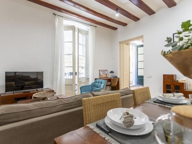 Piso en venta en Girona, Centre Barri Vell. EXCLUSSIVA APIÀLIA. Descobreix un habitatge únic al Barri Vell de Girona,Un pis reformat amb gust, completament equipat i preparat. Pisos.
