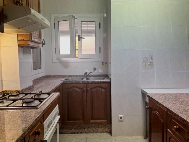 Piso en venta en Girona, Domeny. Amb molta llum i vistes. Pisos.