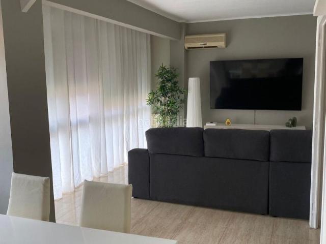 Piso en venta en Girona, Domeny. Pis a Domeny 3 habitacions dobles i un estudi amb bona orientació per entrar a viure. Traster inclós. Pisos.