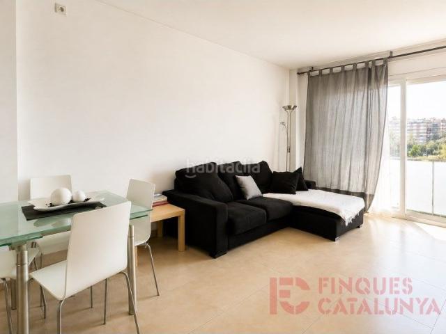 Piso en venta en Girona, Eixample Nord. Modern pis de 2 habitacions amb suite, terrassa i excellents acabats. Pisos.