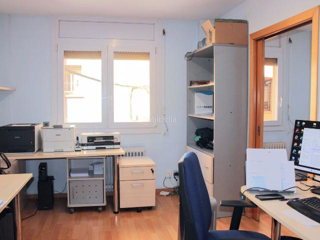Piso en venta en Girona, Eixample Nord. OPORTUNIDAD AL EIXAMPLE DE GIRONA DE DESPACHO A VIVIENDA. Pisos.