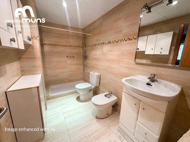 Piso en venta en Girona, Eixample Nord. Ampli pis cèntric a Girona Amplio piso céntrico en Girona Spacious Central Apartment in Girona. Pisos.