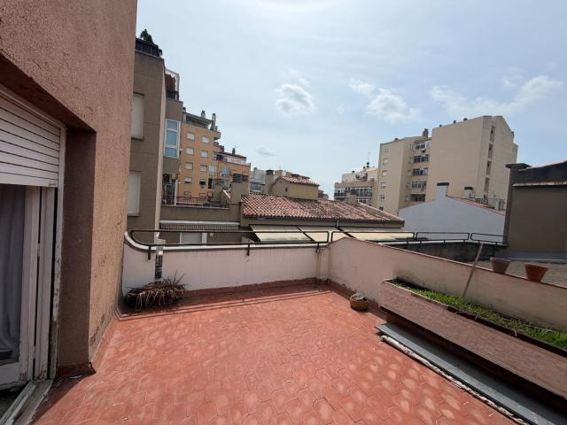 Piso en venta en Girona, Eixample Nord. EXCLUSIVO PISO CON ESPECTACULAR TERRAZA DE 25 m², BALCÓN Y PARKING. Pisos.