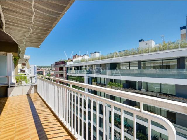 Piso en venta en Girona, Eixample Nord. ELEGANTE PISO, AMPLIO Y LUMINOSO, EN EL CENTRO DE LA CIUDAD. Pisos.