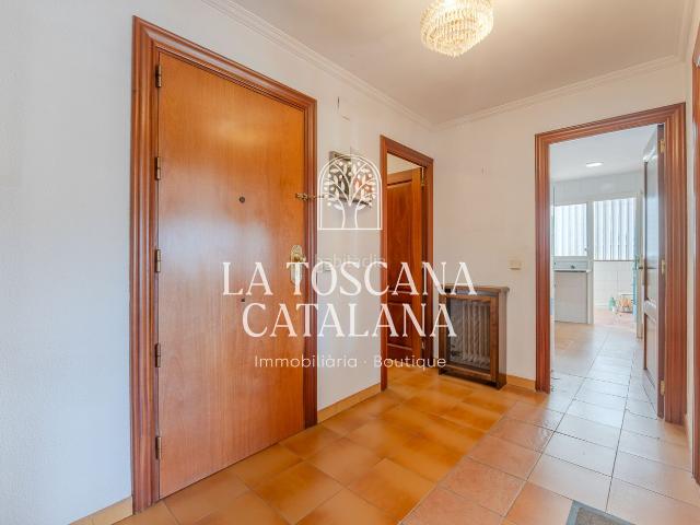 Piso en venta en Girona, Eixample Nord. Llum, amplitud i possibilitats al cor de Girona. Pisos.