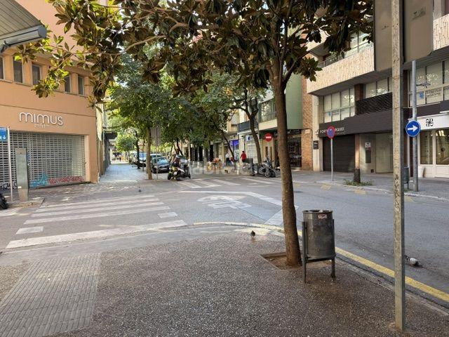 Piso en venta en Girona, Eixample Nord. PISO GRANDE, PLANTA ALTA, VISTAS Y MUCHA LUZ EN EL CENTRO DE GIRONA. Pisos.