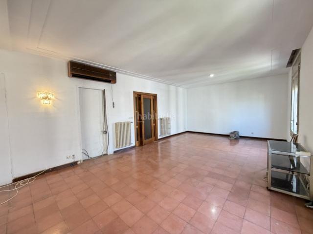Piso en venta en Girona, Eixample Nord. PISO DE GRAN FORMATO PARA CREAR UNA VIVIENDA ÚNICA JUNTO AL BARRI VELL. Pisos.