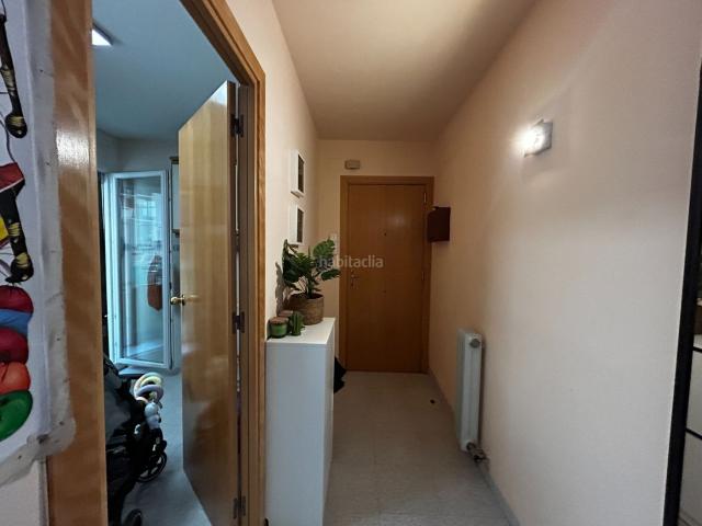 Piso en venta en Girona, Eixample Sud Migdia. Pis molt ben conservat amb aparcament i traster a l'Eixample Sud de Girona Et presentem aquest acollidor pis, molt ben cuidat. Pisos.