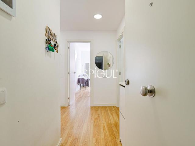 Piso en venta en Girona, Eixample Sud Migdia. Piso alquilado de tres habitaciones. Pisos.