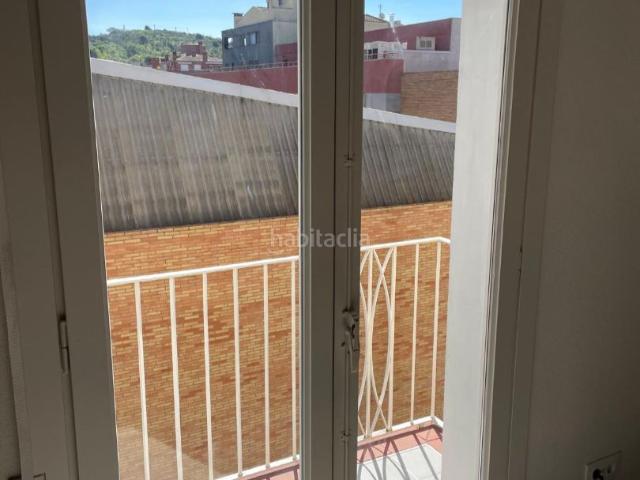 Piso en venta en Girona, Eixample Sud Migdia. Piso luminoso reformado con balcón en Eixample Migdia Girona. Pisos.