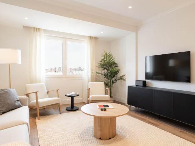 Piso en venta en Girona, La Devesa. Espectacular setena planta amb ascensor, completament reformada i inundada de llum natural. Pisos.