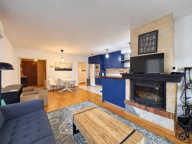 Piso en venta en Girona, Montjuïc. PIS DE 4 HABITACIONS AMB AMPLI BALCÓ, DOBLE GARATGE I ASCENSOR A MONTJUÏC. Pisos.