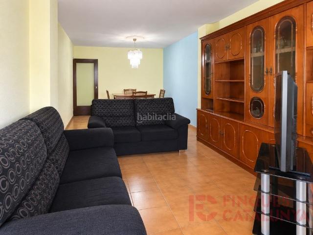 Piso en venta en Girona, Sant Narcis. Pis de 4 habitacions amb terrassa i ascensor a lEixample Sud de Girona. Pisos.