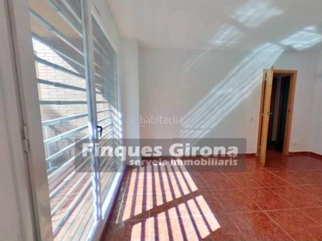 Piso en venta en Girona, Sant Narcis. PISO EN VENTA EN SANT NARCIS ALQUILADO. Pisos.