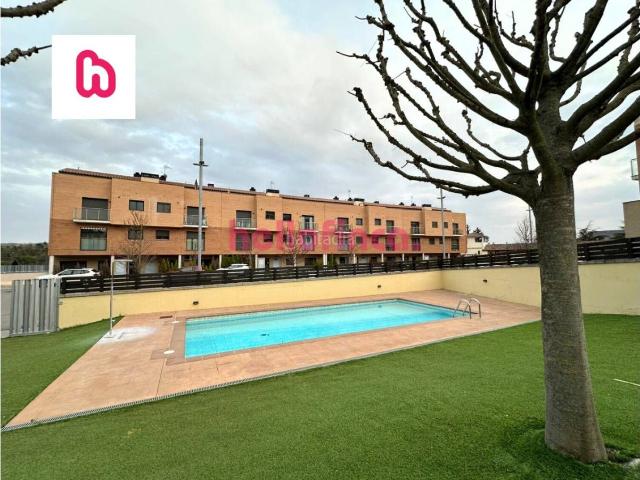 Piso en venta en Gironella. Dúplex con terraza solárium y piscina comunitaria en Gironella. Pisos.