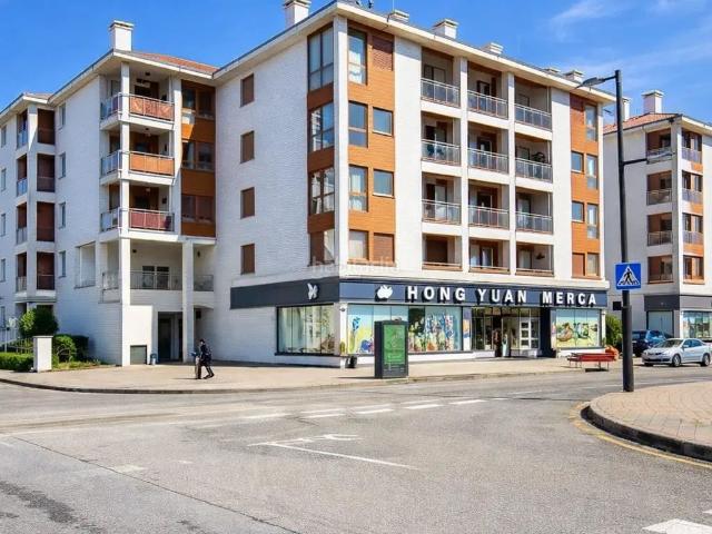 Piso en venta en Gozón, Luanco Aramar Antromero. Bajo con gran jardín y terraza 160 m2 en pleno centro de Luanco, con garaje y trastero. Pisos.