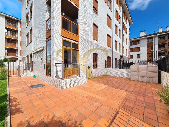 Piso en venta en Gozón, Luanco Aramar Antromero. Bajo con jardín en Luanco. Pisos.