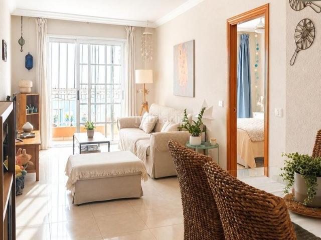Piso en venta en Granadilla de Abona, San Isidro. SAN ISIDROTenerife sur PISO EN VENTA 2 HABITACIONESAMPLIO BALCON GARAJE ASCENSOR DESDE 870 MES ENTRADA APROX. 18.000. Pisos Granadilla de.
