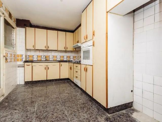 Piso en venta en Granollers, Congost. Granollers, Barcelona. EN RENTABILIDAD se vende alquilado, no se puede visitar ni hipotecar. Pisos.