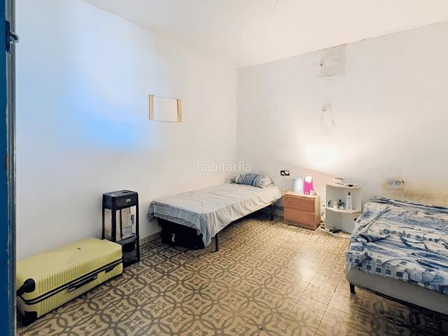 Piso en venta en Granollers, Congost. para reformar con gran potencial junto al Institut Marta Estrada. Pisos.