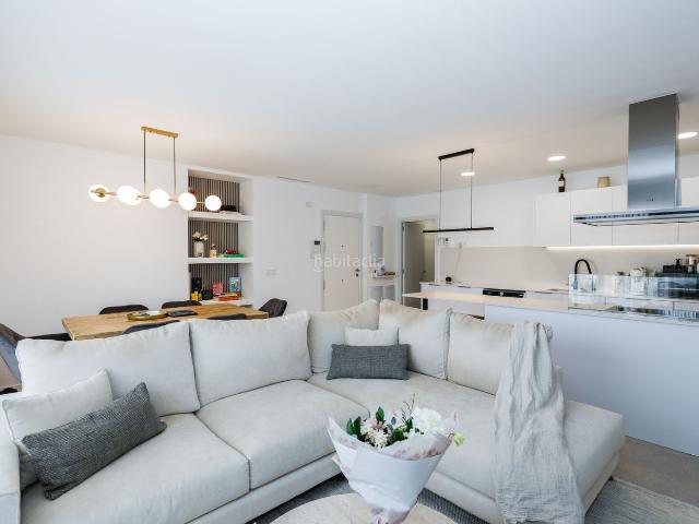 Piso en venta en Granollers, Centre. Piso seminuevo con terraza, piscina, parking y trastero a 5 minutos andando del centro de Granollers. Pisos.