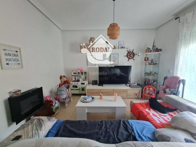 Piso en venta en Huércal de Almería. Estudio de 1 dormitorio con terraza y amplio garaje en Los Pinos. Pisos Huércal de.