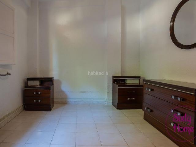 Piso en venta en Huesca, Perpetuo Socorro. Piso de dos dormitorios para reformar en calle Gibraltar. Pisos.