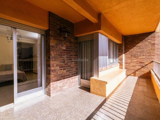 Piso en venta en Huesca, Santo Domingo y San Martín. Amplio piso de 4 dormitorios con terraza, garaje y trastero en pleno centro de Huesca. Pisos.