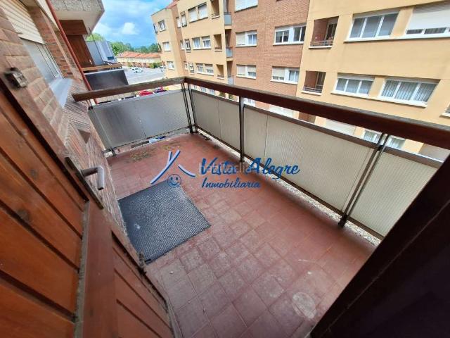 Piso en venta en Haro. 3079 Piso de 3 habitaciones y 1 baño con terraza. Pisos.