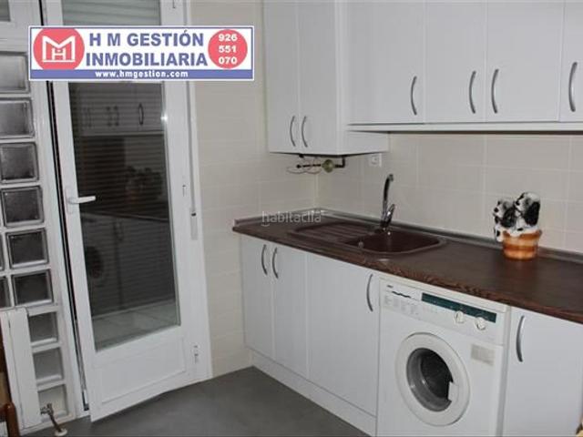 Piso en venta en Herencia. EXCLUSIVA VIVIENDA TOTALMENTE EXTERIOR, CON COCINA AMUEBLADA, PATIO INTERIOR, AIRE ACONDICIONADO, CALEFACCIÓN DE AIRE ACONDICIONAD. Pisos.