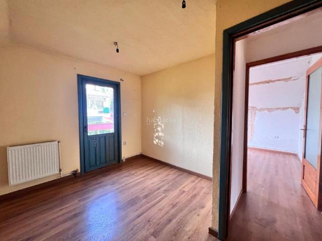 Piso en venta en Herradón de Pinares. Gran oportunidad de comprar una vivienda en la localidad de Herradon De Pinares en Ávila. No dejes pasar esta gran ocasión de adqu. Pisos Herradón de.