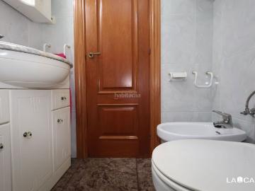 Piso en venta en Hospitalet de Llobregat L´, Can Serra. Piso de 3 dormitorios con ascensor y dos balcones luminosidad y comodidad en cada espacio. Pisos Hospitalet de Llobregat.