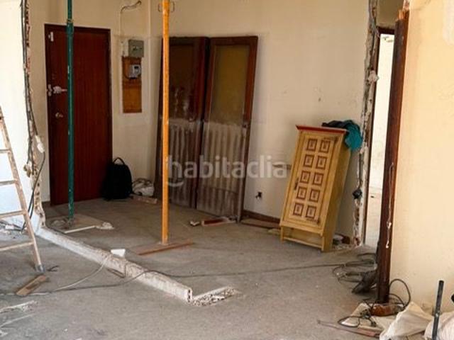 Piso en venta en Hospitalet de Llobregat L´, Centre. ATICO CON 2 TERRAZAS BALCON, TODO EL PISO ECTERIOR, A REFORMAR, VISTAS PANORAMICAS DESDE TODAS LAS ESTANCIAS, PLENO CORAZON CIU. Pisos.