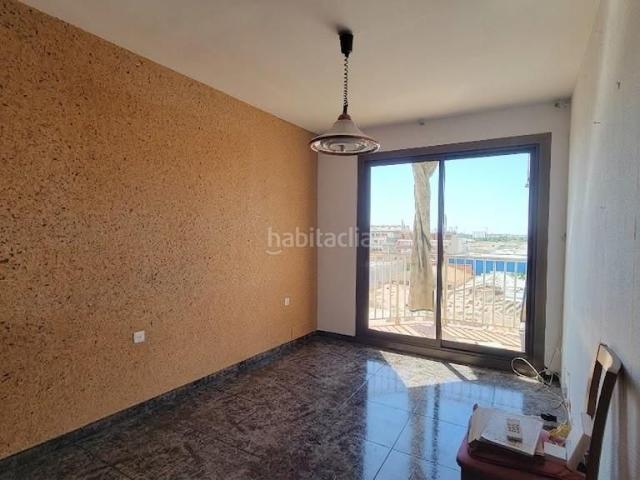 Piso en venta en Hospitalet de Llobregat L´, Centre. Piso amplio con balcón en el corazón de LHospitalet. Pisos Hospitalet de Llobregat.
