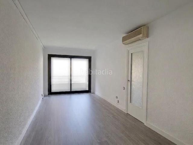 Piso en venta en Hospitalet de Llobregat L´, Centre. Tu nuevo hogar en el centro de LHospitalet listo para entrar a vivir. habitaciones con ascensor y balcón exterior!. Pisos Hospitalet de.