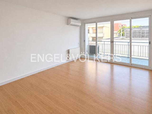Piso en venta en Hospitalet de Llobregat L´, Bellvitge. Oportunidad en Bellvitge Piso exterior, reformado y luminoso. Pisos Hospitalet de Llobregat.