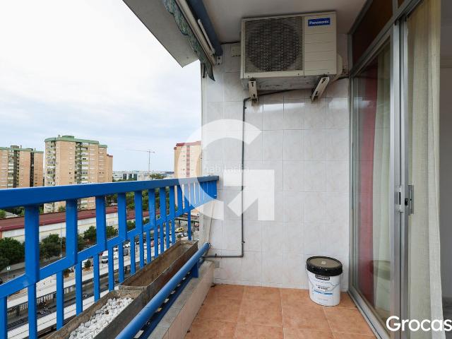 Piso en venta en Hospitalet de Llobregat L´, Bellvitge. EXTERIOR CON TRES BALCONES Y ASCENSOR. Pisos Hospitalet de Llobregat.