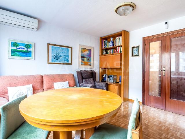 Piso en venta en Hospitalet de Llobregat L´, Bellvitge. PISO A LA VENTA En Avinguda Mare de Déu de Bellvitge, L'Hospitalet de Llobregat, Barcelona. Pisos Hospitalet de Llobregat.
