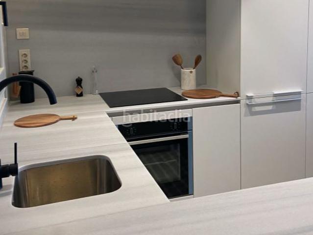 Piso en venta en Hospitalet de Llobregat L´, Bellvitge. Piso reformado con acabados de alta calidad. Pisos Hospitalet de Llobregat.