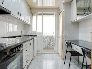 Piso en venta en Hospitalet de Llobregat L´, Bellvitge. TRES HABITACIONES. Pisos Hospitalet de Llobregat.