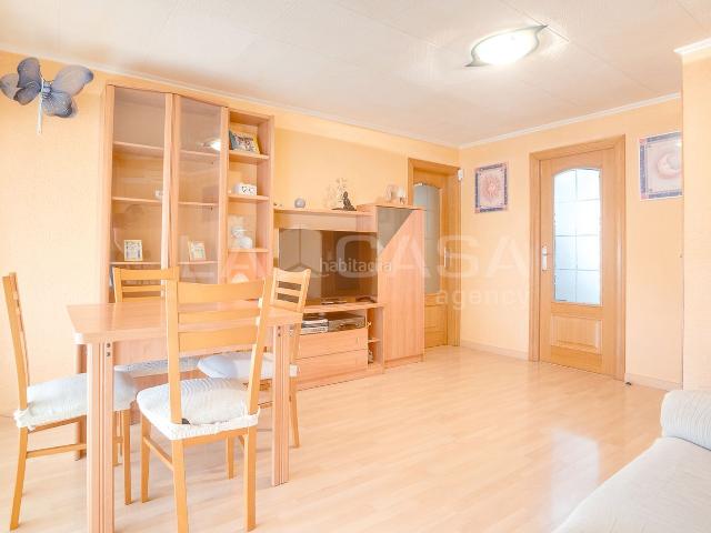 Piso en venta en Hospitalet de Llobregat L´, Bellvitge. TRES HABITACIONES. Pisos Hospitalet de Llobregat.