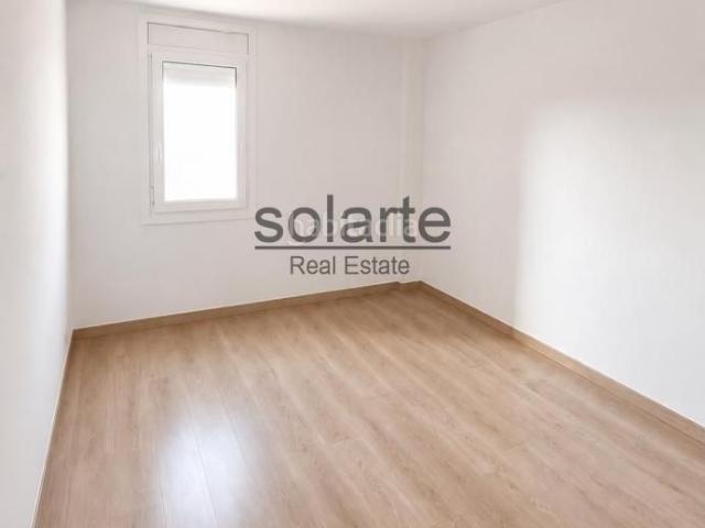 Piso en venta en Hospitalet de Llobregat L´, Bellvitge. Vivienda exterior con ascensor en una ubicación privilegiada. Pisos Hospitalet de Llobregat.