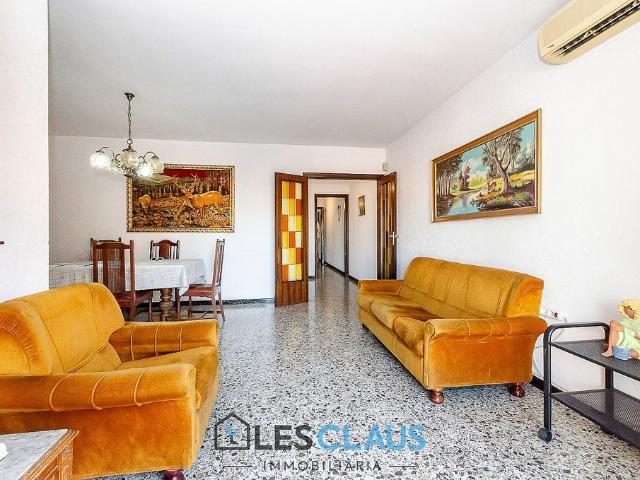 Piso en venta en calle De Pere Pelegrí, Hospitalet de Llobregat, L´, de 94 m² 4 habitaciones por 312.000