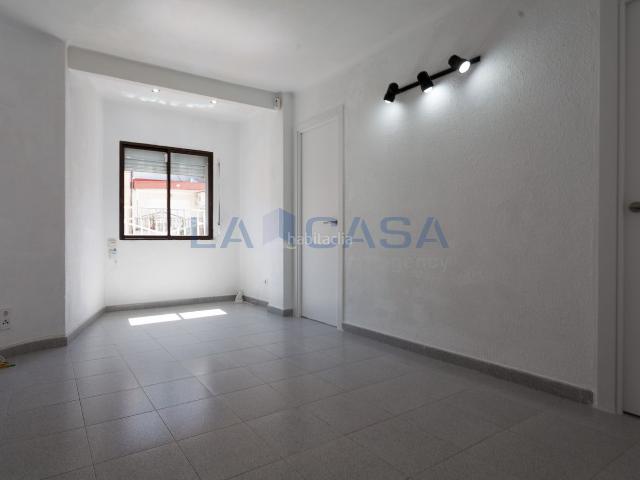Piso en venta en Hospitalet de Llobregat L´, La Florida. LA CASA AGENCY OFRECE EN EXCLUSIVA. Pisos Hospitalet de Llobregat.