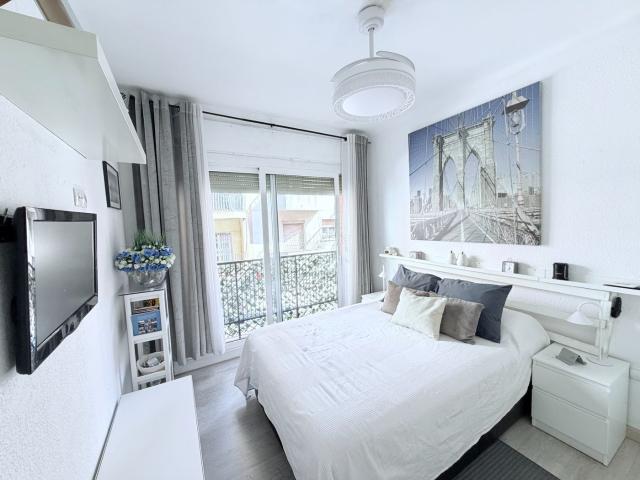Piso en venta en Hospitalet de Llobregat L´, La Torrassa. con amplia terraza de 18 m². Pisos Hospitalet de Llobregat.