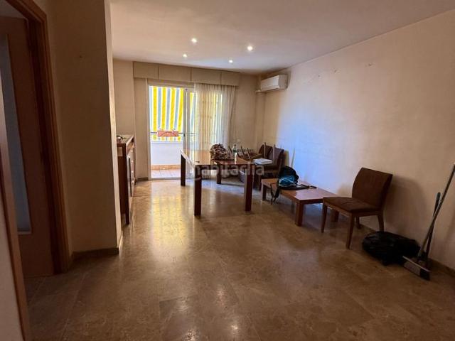 Piso en venta en Hospitalet de Llobregat L´, La Torrassa. Amplio piso de 114 m2 con 3 balcones, 3 dormitorios y 2 baños Luminoso, exterior y listo para personalizar!. Pisos Hospitalet de Llobregat.